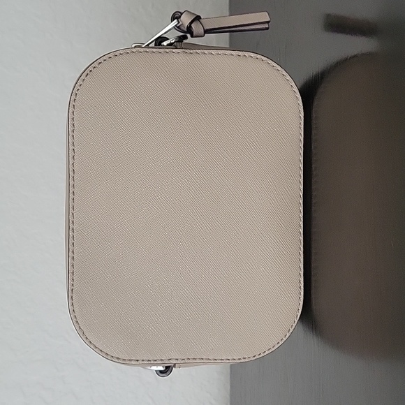 ⭐️EUC Tory Burch Round Robinson Crossbody - Picture 3 of 12